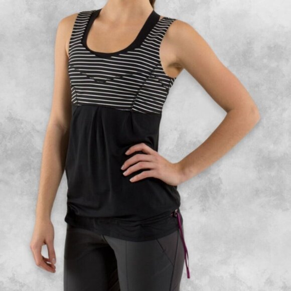 Lululemon Tame Me Tank Built-In Bra Skimming Fit Parallel Stripe Black White W 6 - Picture 2 of 7